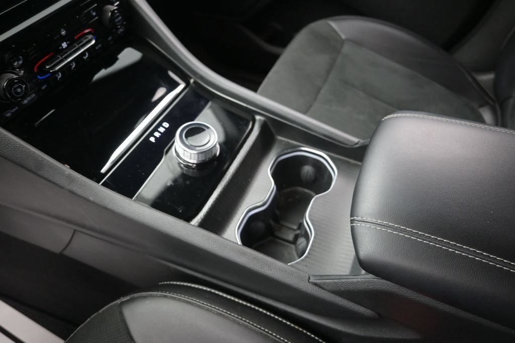 Used 2024 Jeep Grand Cherokee Altitude AWD/4WD image 14
