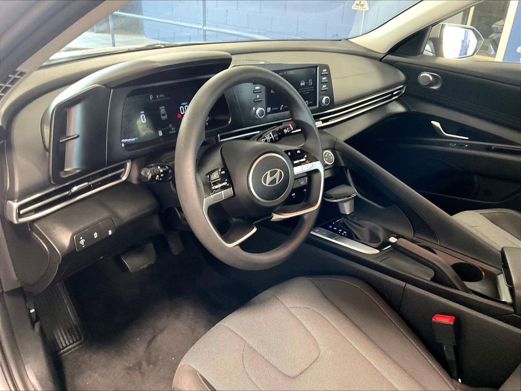 Used 2024 Hyundai Elantra SE FWD image 8
