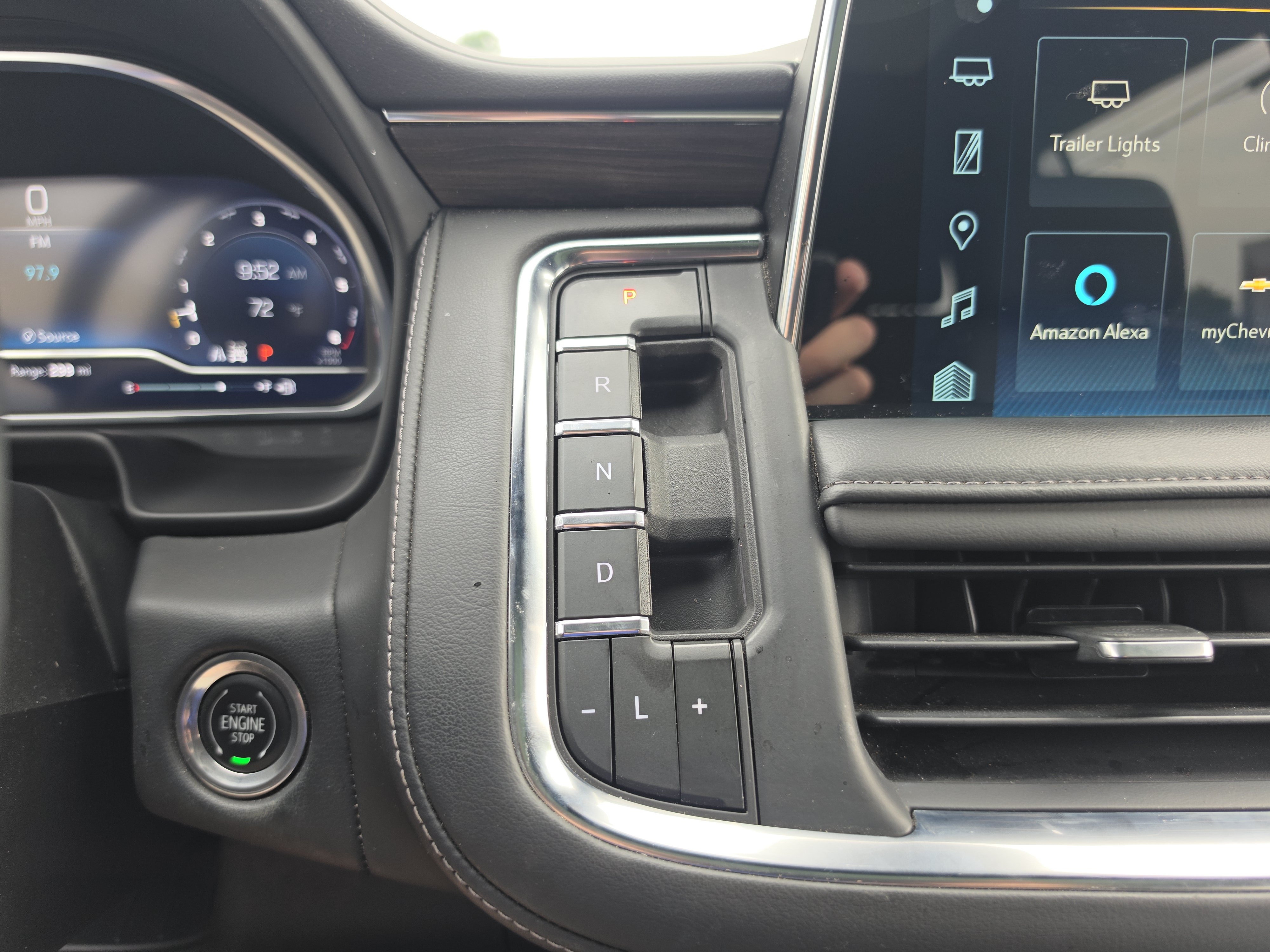 Used 2023 Chevrolet Suburban Z71 w/ Luxury Package AWD/4WD image 24