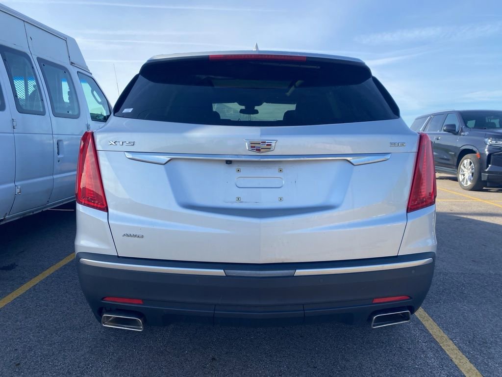 Used 2018 Cadillac XT5 Luxury w/ Driver Awareness Package AWD/4WD image 10