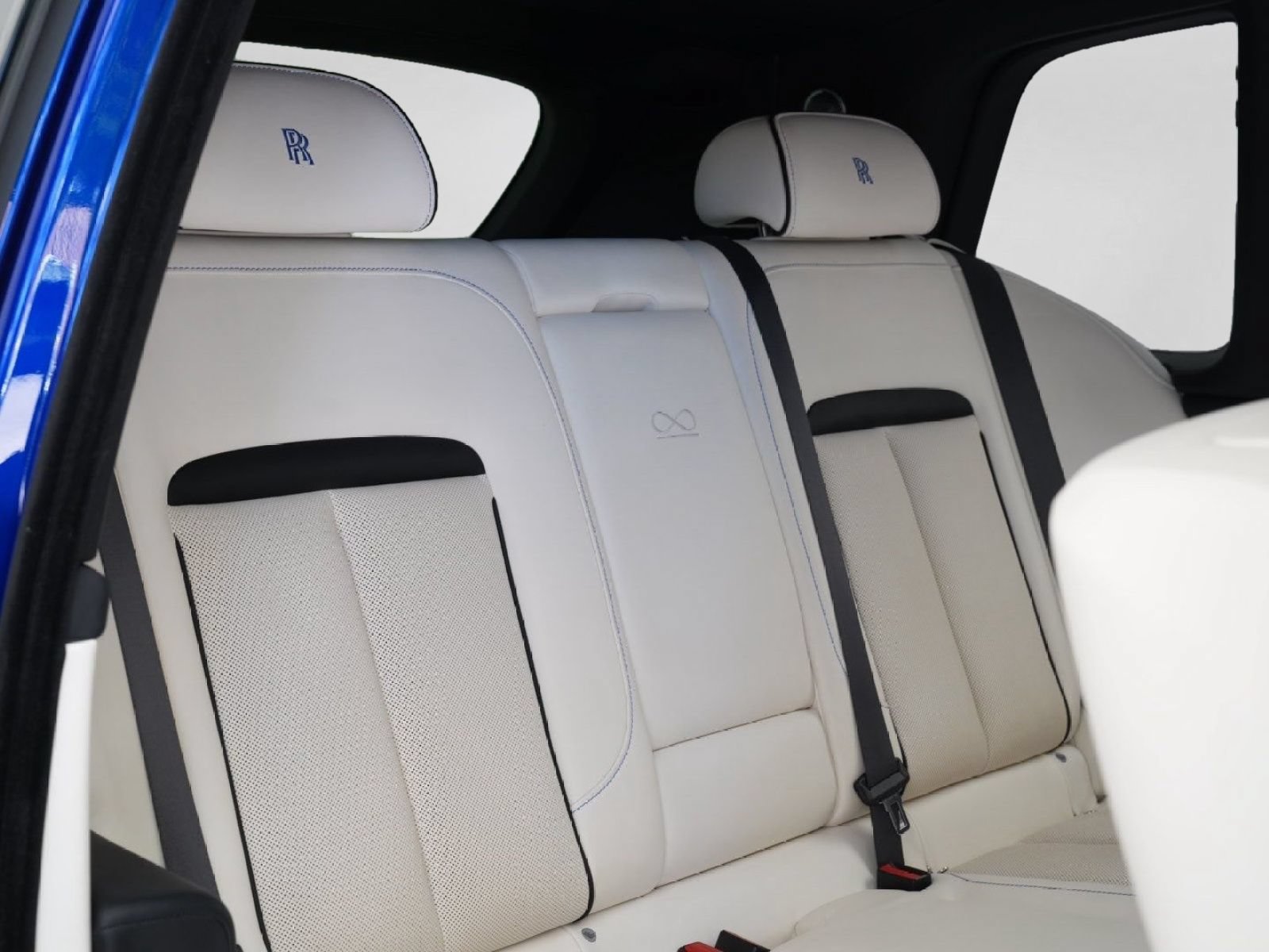 Certified 2021 Rolls-Royce Cullinan Black Badge AWD/4WD image 37