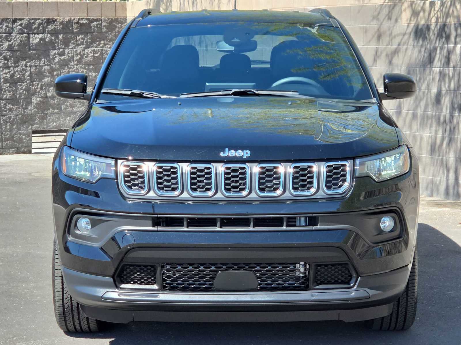 Used 2024 Jeep Compass Latitude image 4