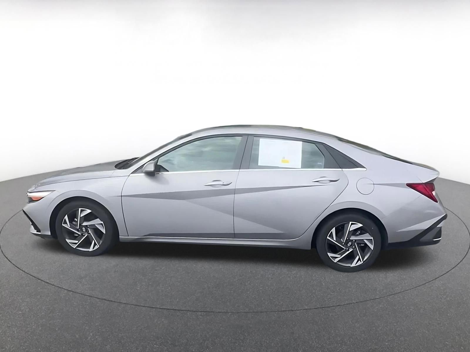 Used 2025 Hyundai Elantra SEL image 9