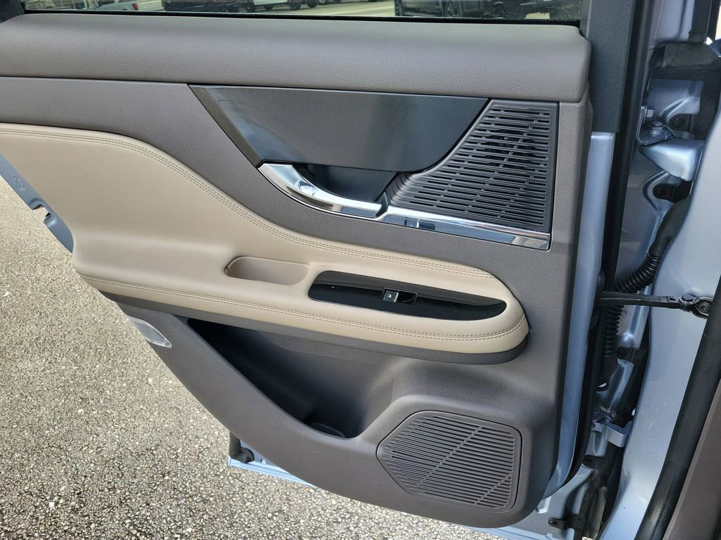 Certified 2022 Lincoln Corsair FWD w/ Premium Package image 14