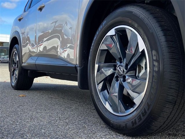 Used 2026 Nissan Rogue SV image 9