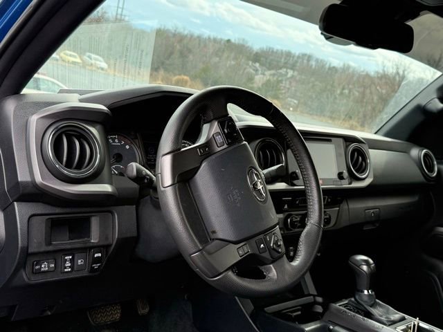 Used 2018 Toyota Tacoma TRD Sport image 2