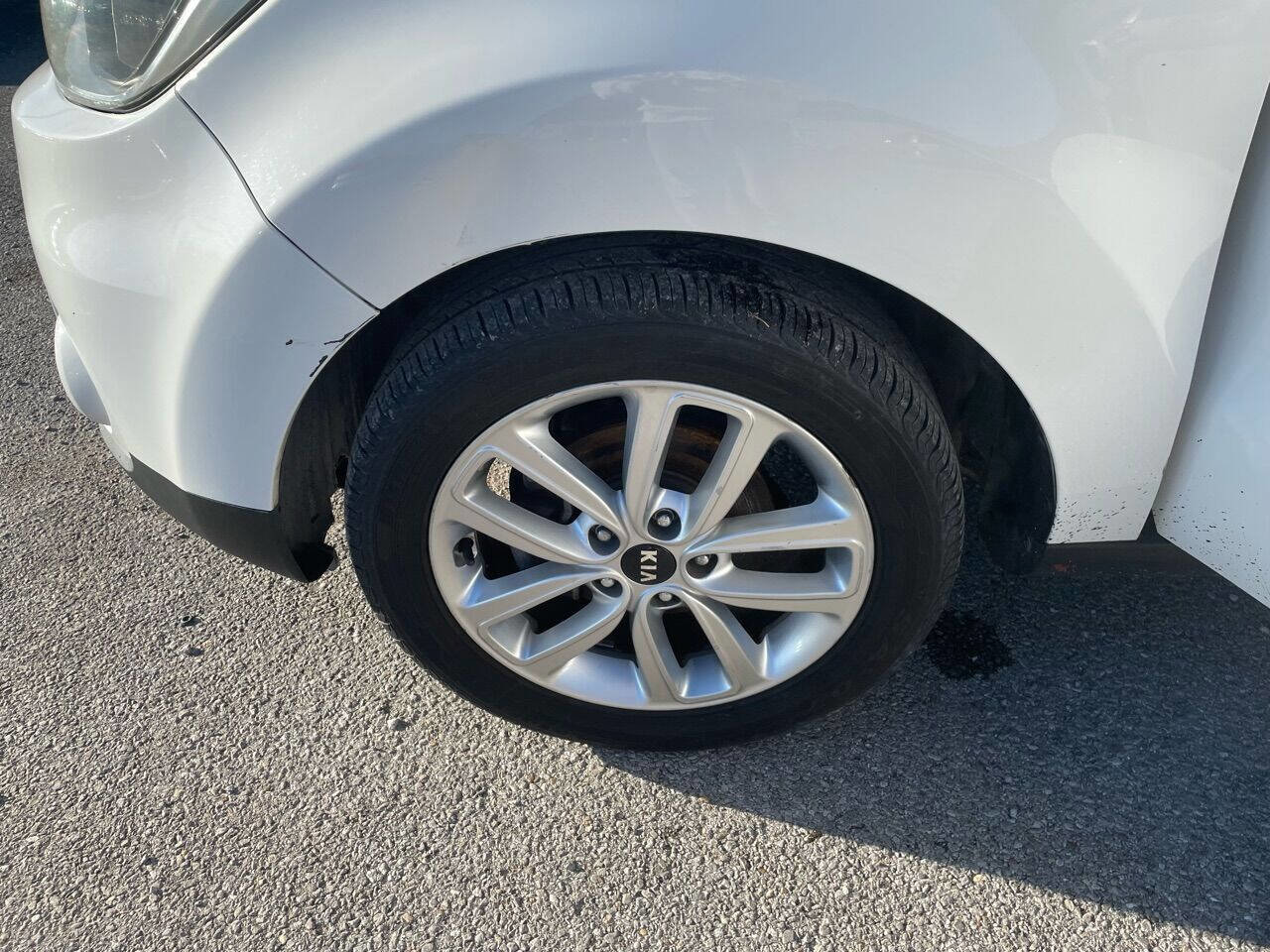 Used 2019 Kia Soul + image 16