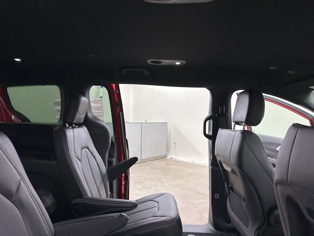 New 2026 Chrysler Pacifica Select image 21