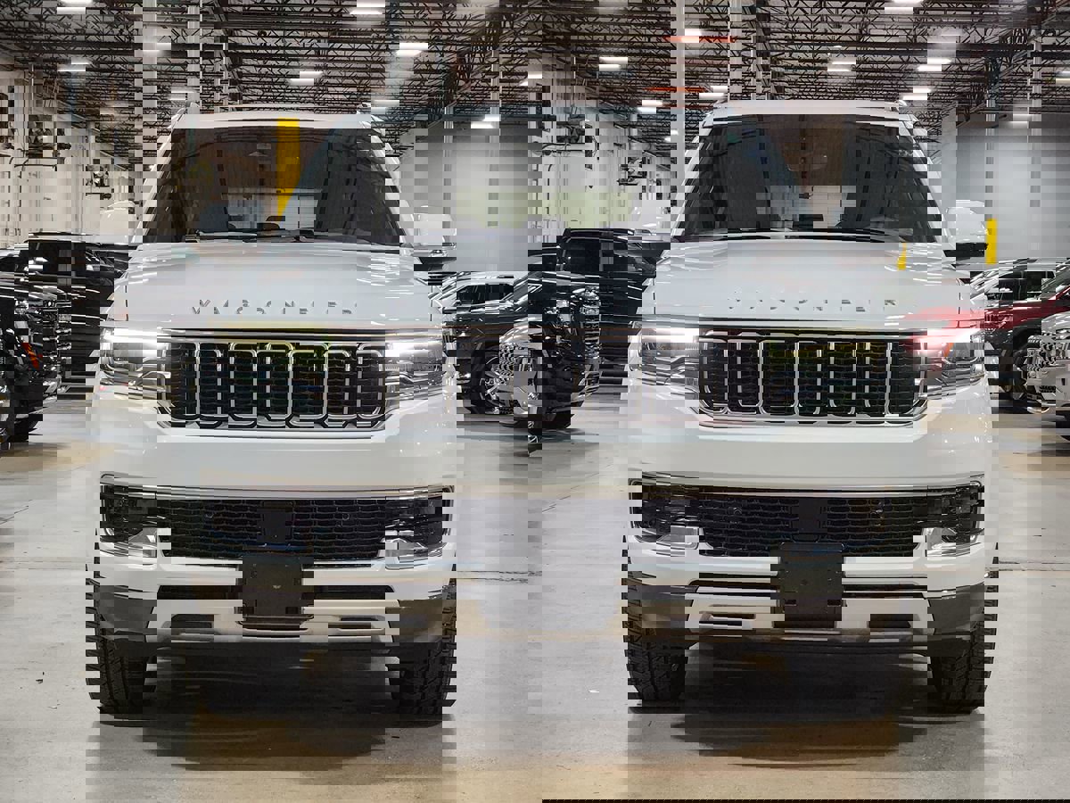 Used 2022 Jeep Wagoneer Series II w/ Premium Group I image 3