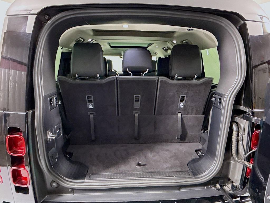 Used 2023 Land Rover Defender 130 X-Dynamic SE image 29