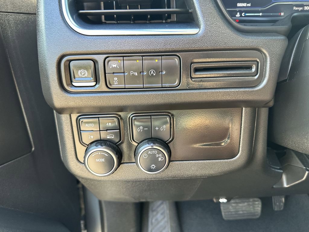 Used 2024 Chevrolet Suburban LT image 30