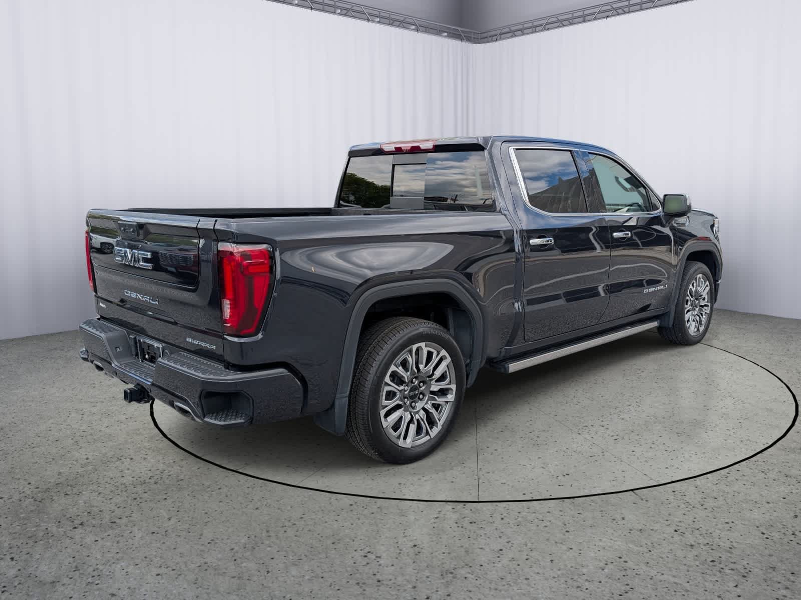 Certified 2024 GMC Sierra 1500 Denali Ultimate AWD/4WD image 3