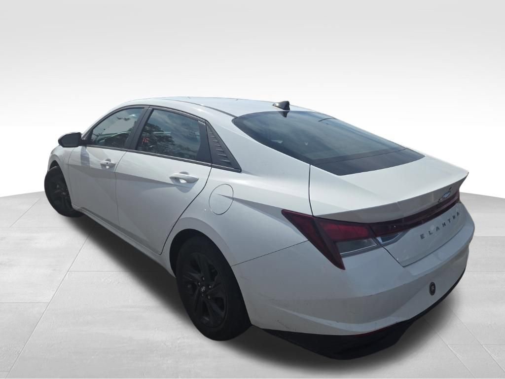 Used 2023 Hyundai Elantra SEL image 4