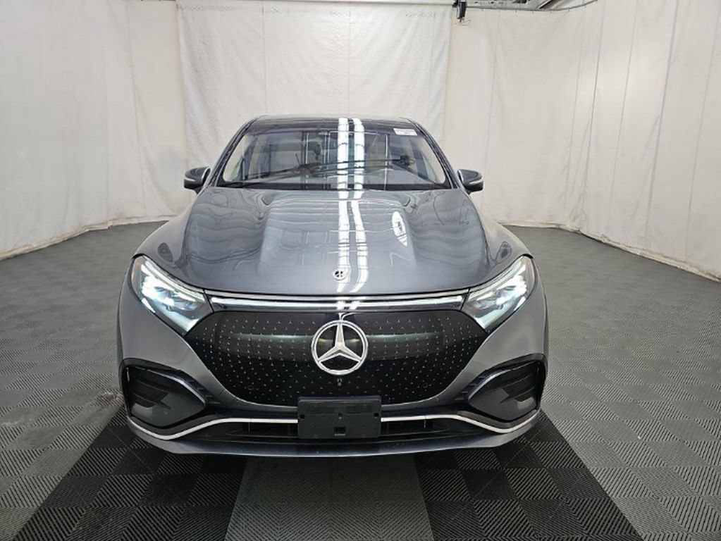 Used 2023 Mercedes-Benz EQS 580 4MATIC SUV image 3