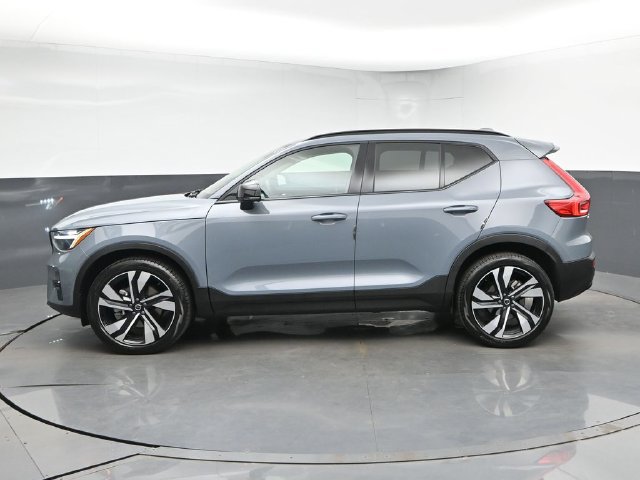 Used 2023 Volvo XC40 B5 Plus w/ Protection Package Premier AWD/4WD image 6