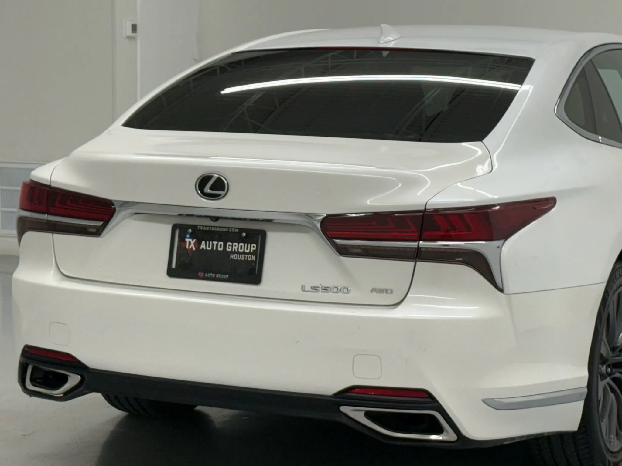 Used 2018 Lexus LS 500 w/ Accessory Package (Z2) image 11