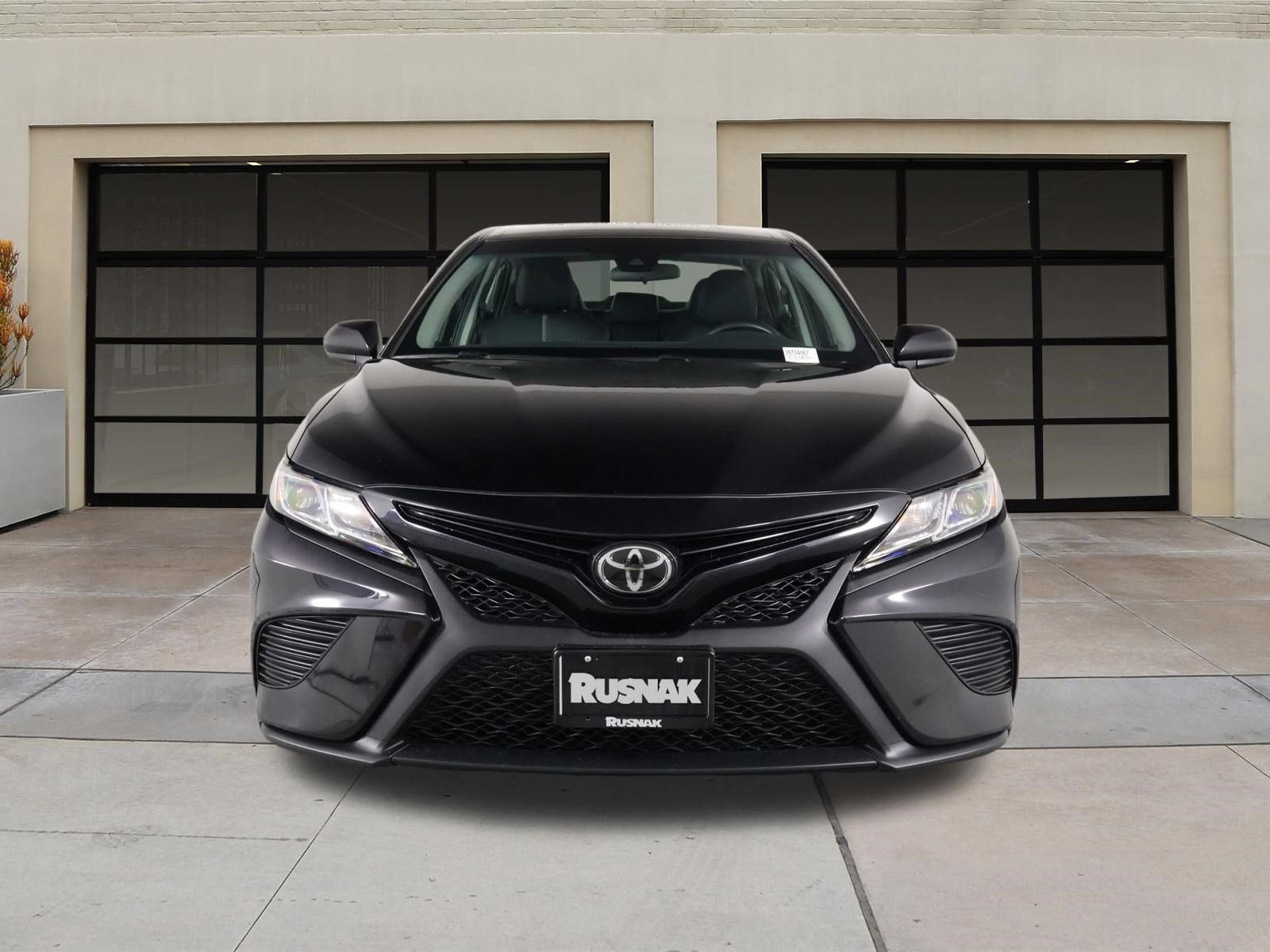 Used 2018 Toyota Camry SE FWD image 6