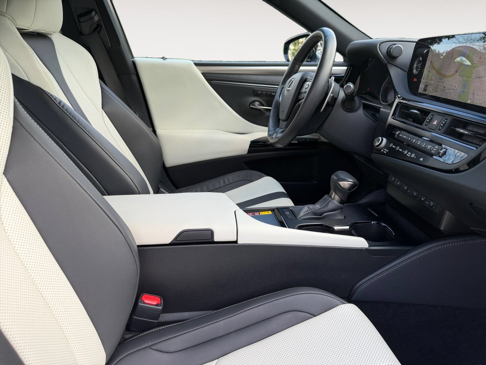 Used 2024 Lexus ES 350 F Sport w/ Technology Package FWD image 19