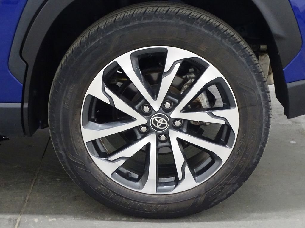 Used 2022 Toyota Corolla Cross XLE image 42