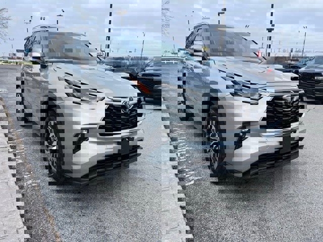 Used 2021 Toyota Highlander XLE image 5