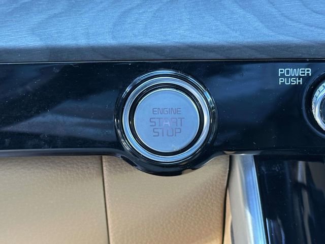 Used 2024 Kia Carnival EX FWD image 30