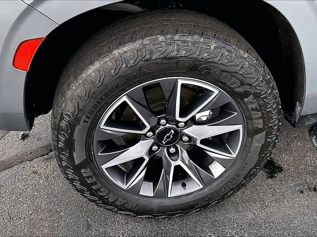 Used 2023 Chevrolet Tahoe Z71 w/ Luxury Package AWD/4WD image 7
