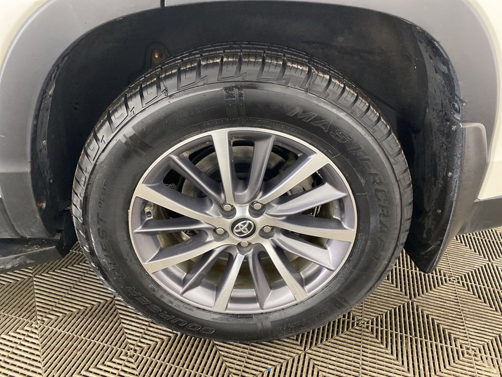 Used 2019 Toyota Highlander XLE image 14