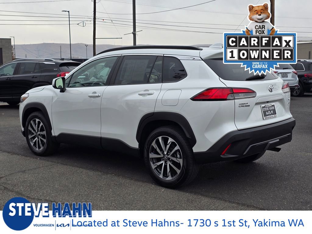 Used 2024 Toyota Corolla Cross XLE w/ Convenience Package image 3