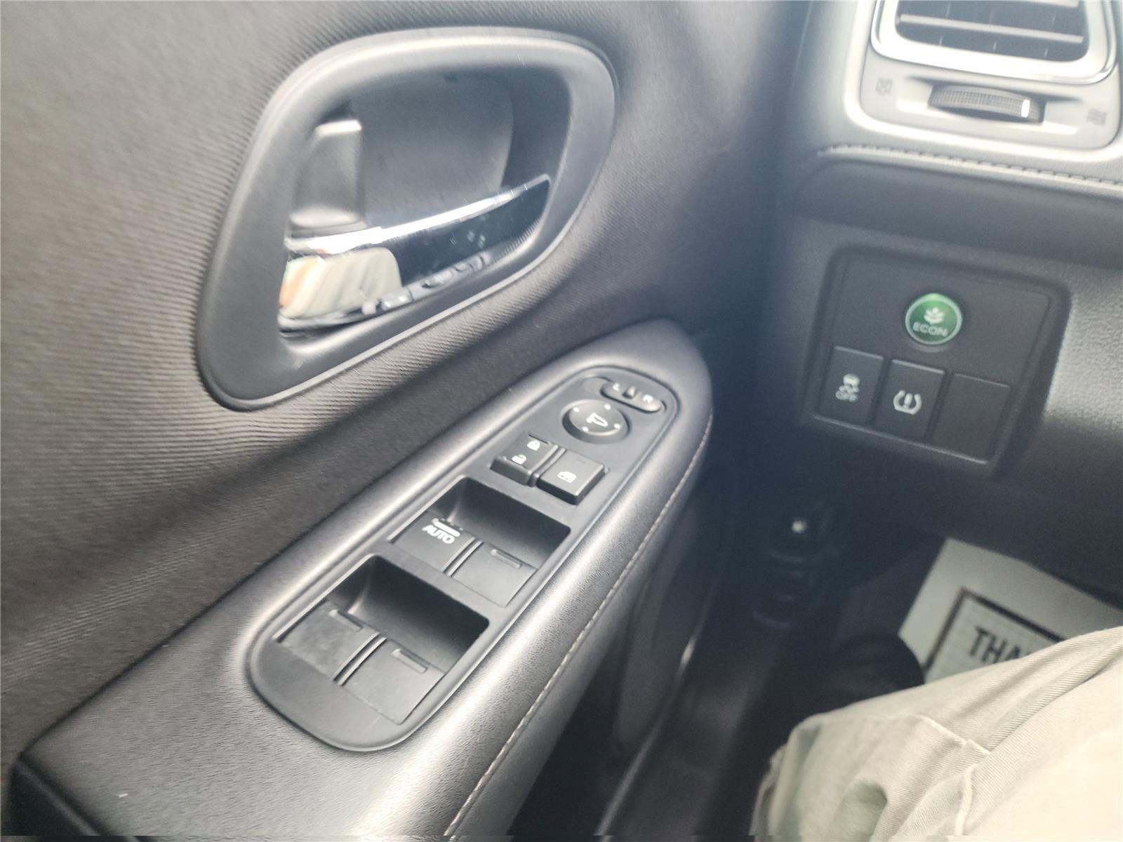 Used 2017 Honda HR-V LX image 35