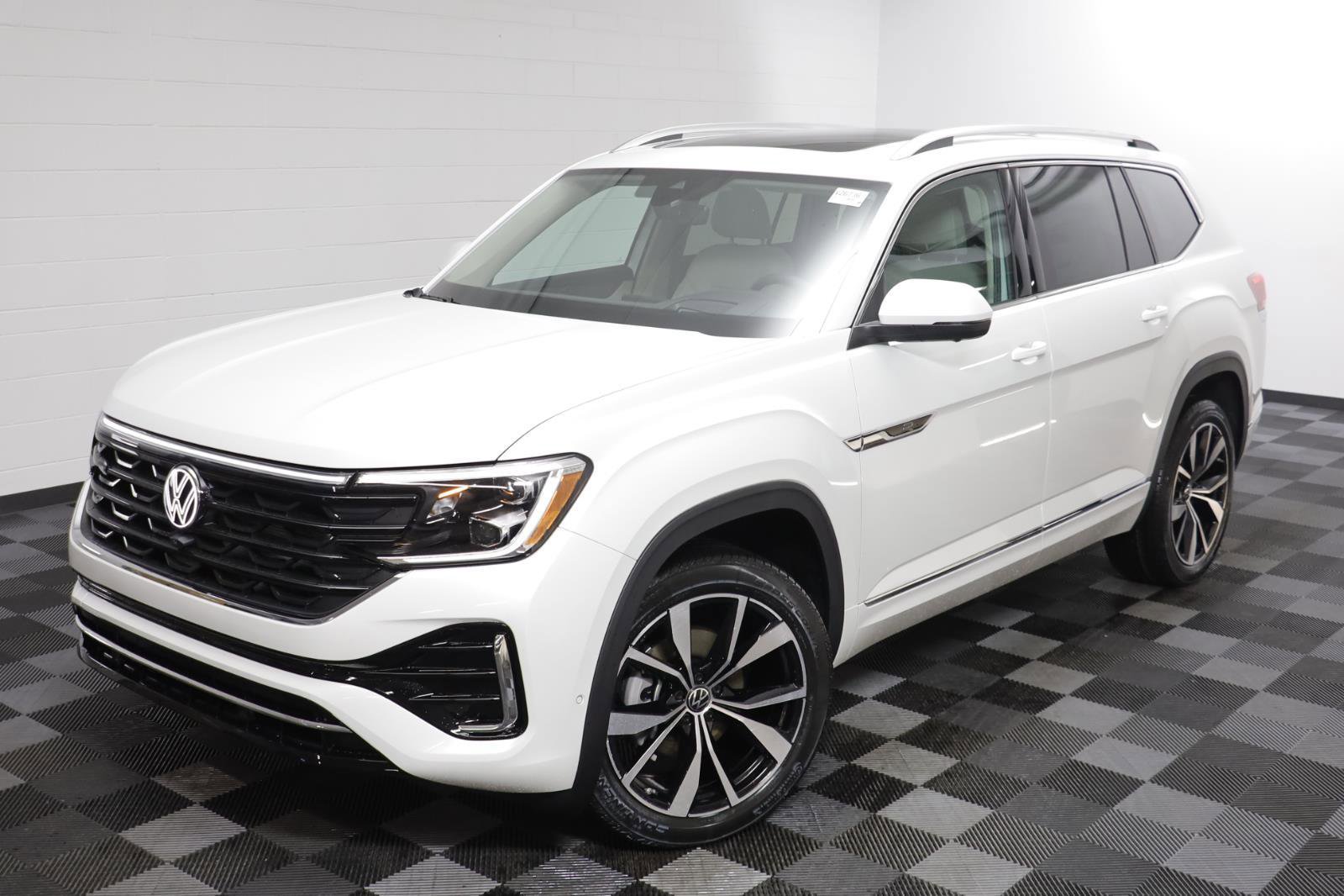 New 2026 Volkswagen Atlas SEL Premium R-Line image 2