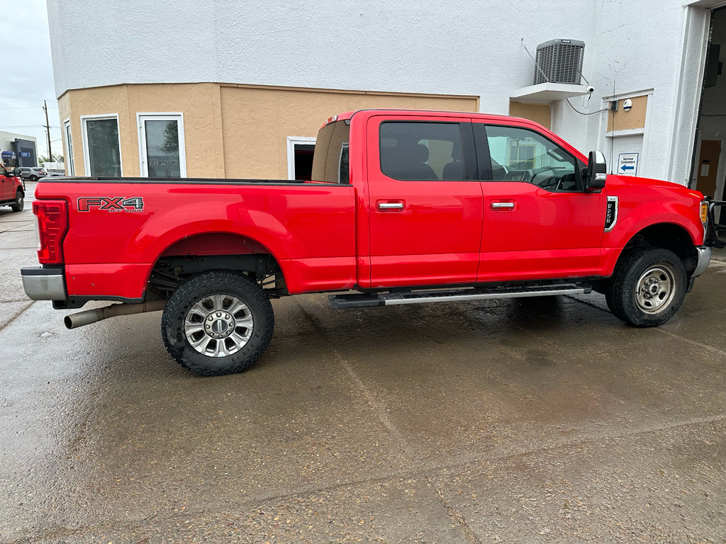 Used 2017 Ford F250 XLT w/ XLT Premium Package AWD/4WD image 4