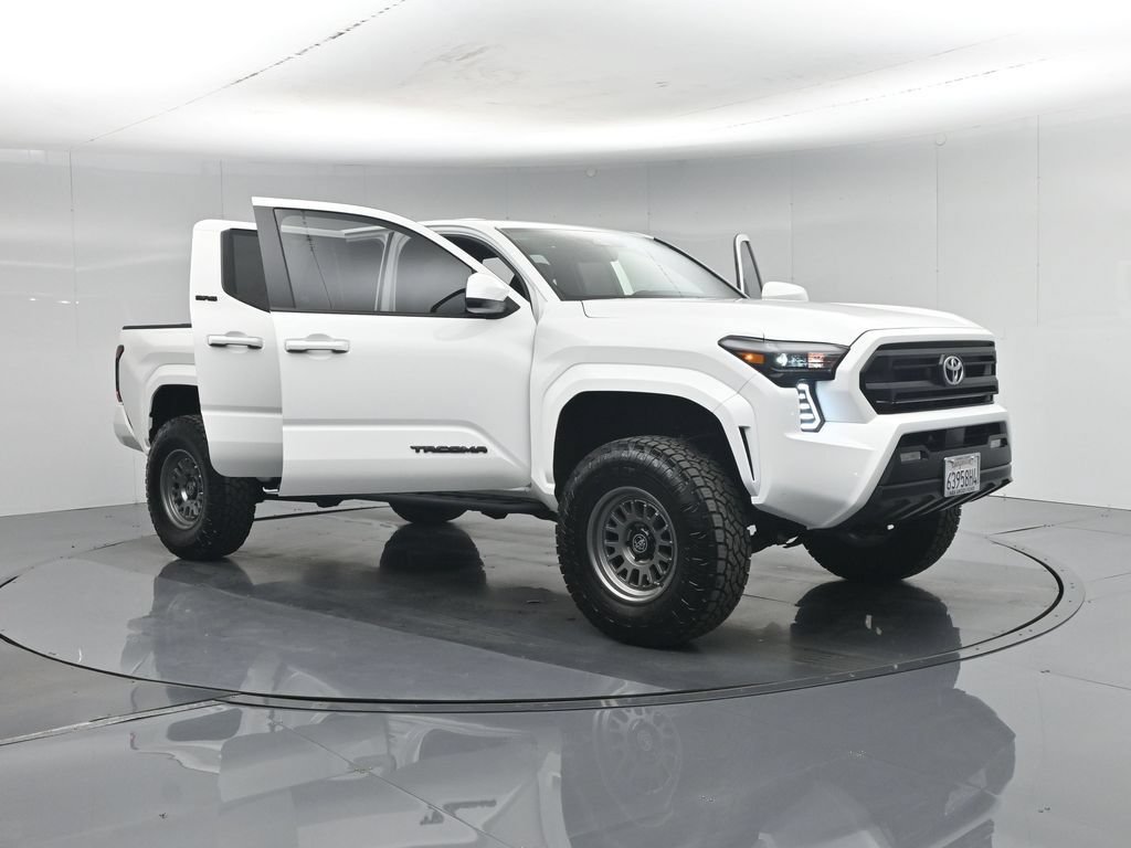 Used 2025 Toyota Tacoma SR5 AWD/4WD image 33
