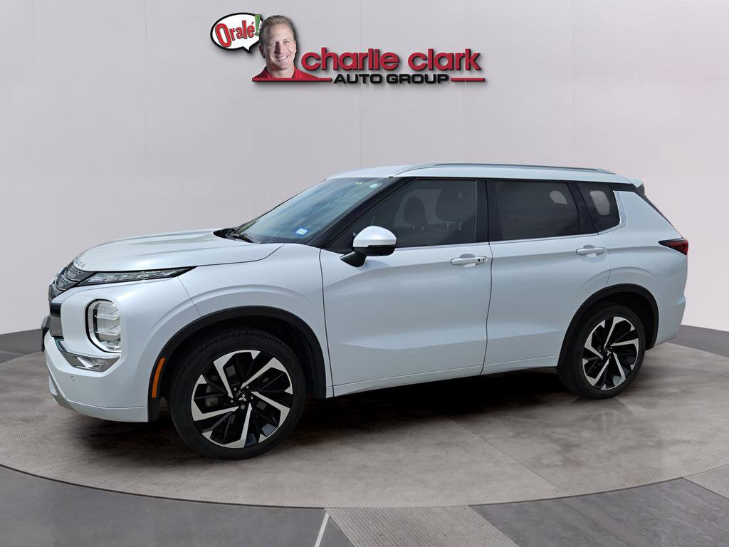 Used 2022 Mitsubishi Outlander SEL image 2