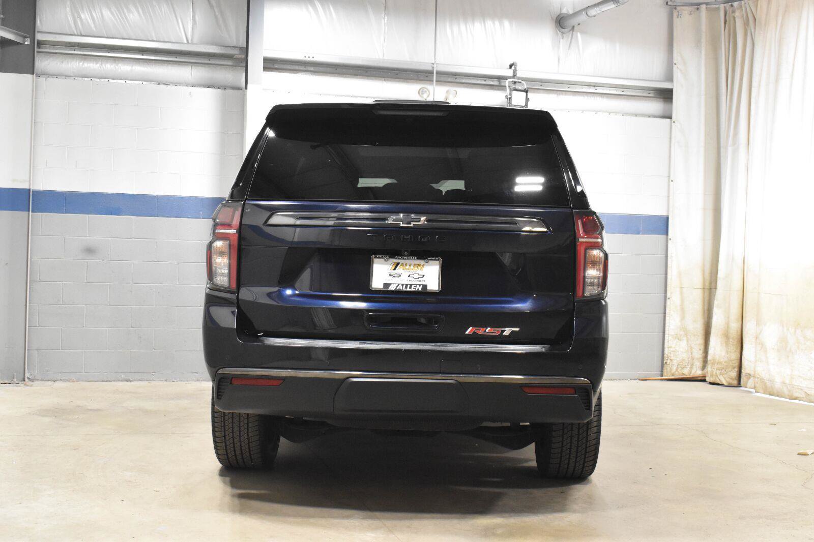 Used 2022 Chevrolet Tahoe RST w/ Luxury Package AWD/4WD image 24