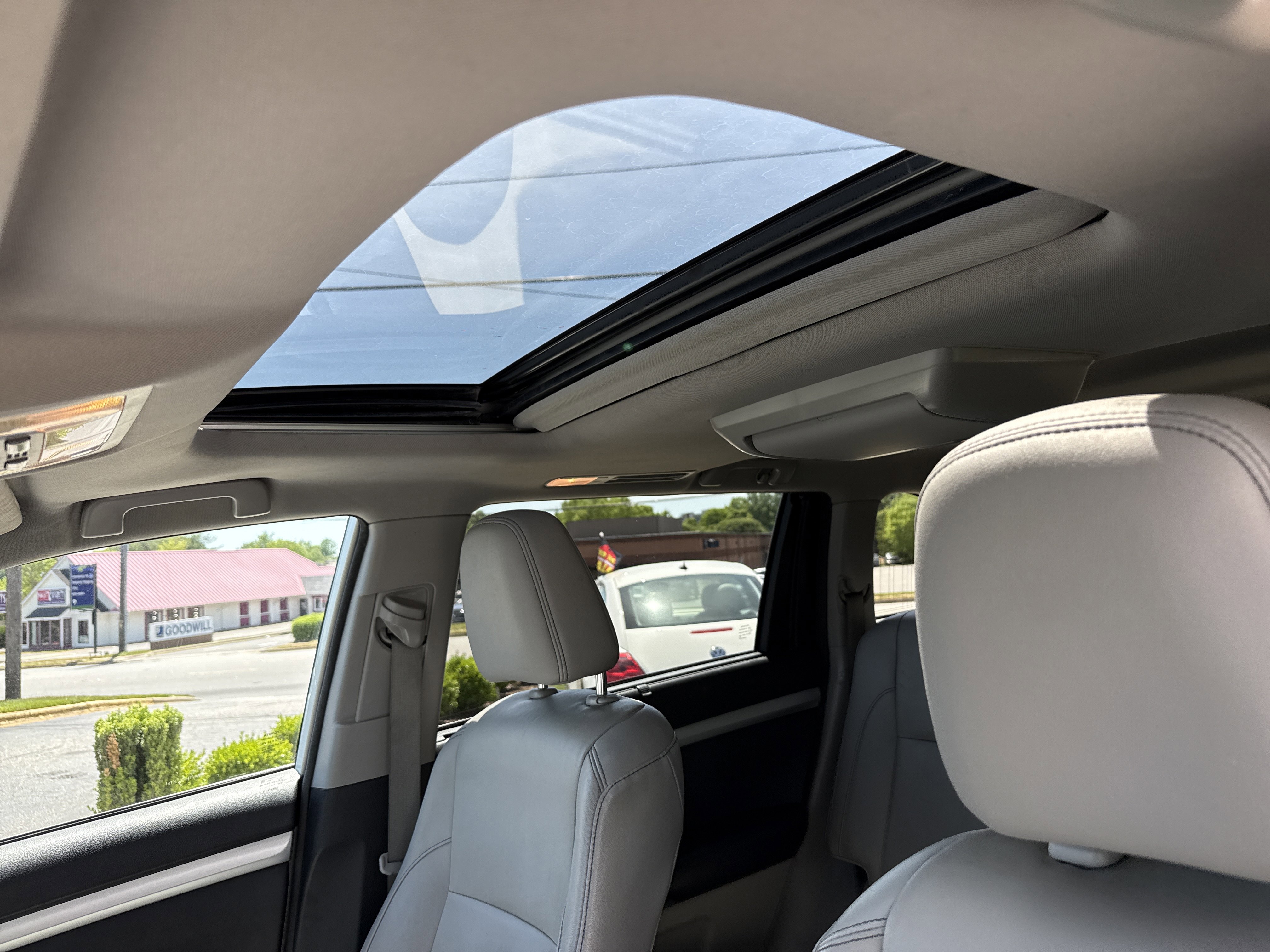 Used 2016 Toyota Highlander XLE AWD/4WD image 28