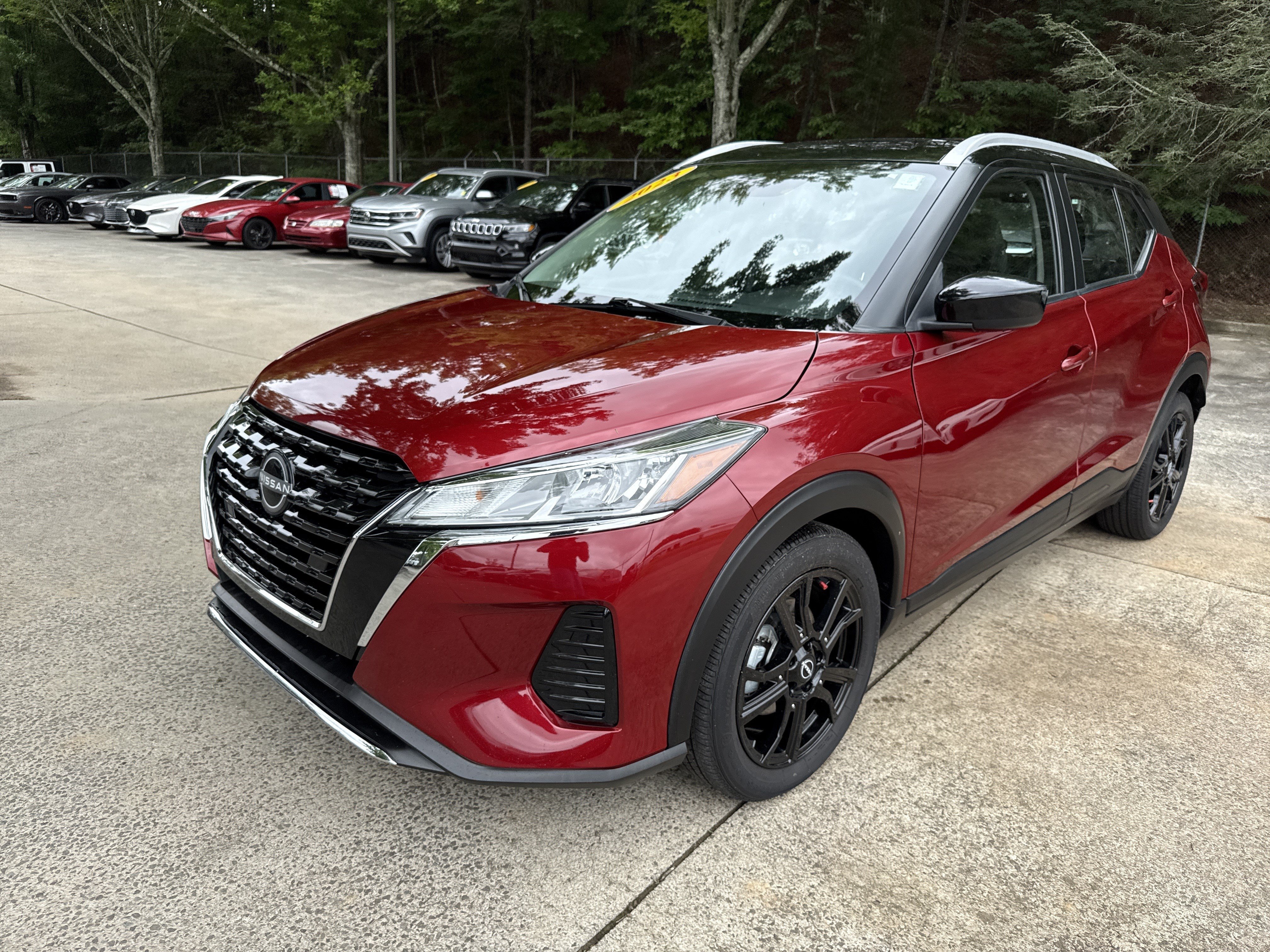 Used 2023 Nissan Kicks SV FWD image 3