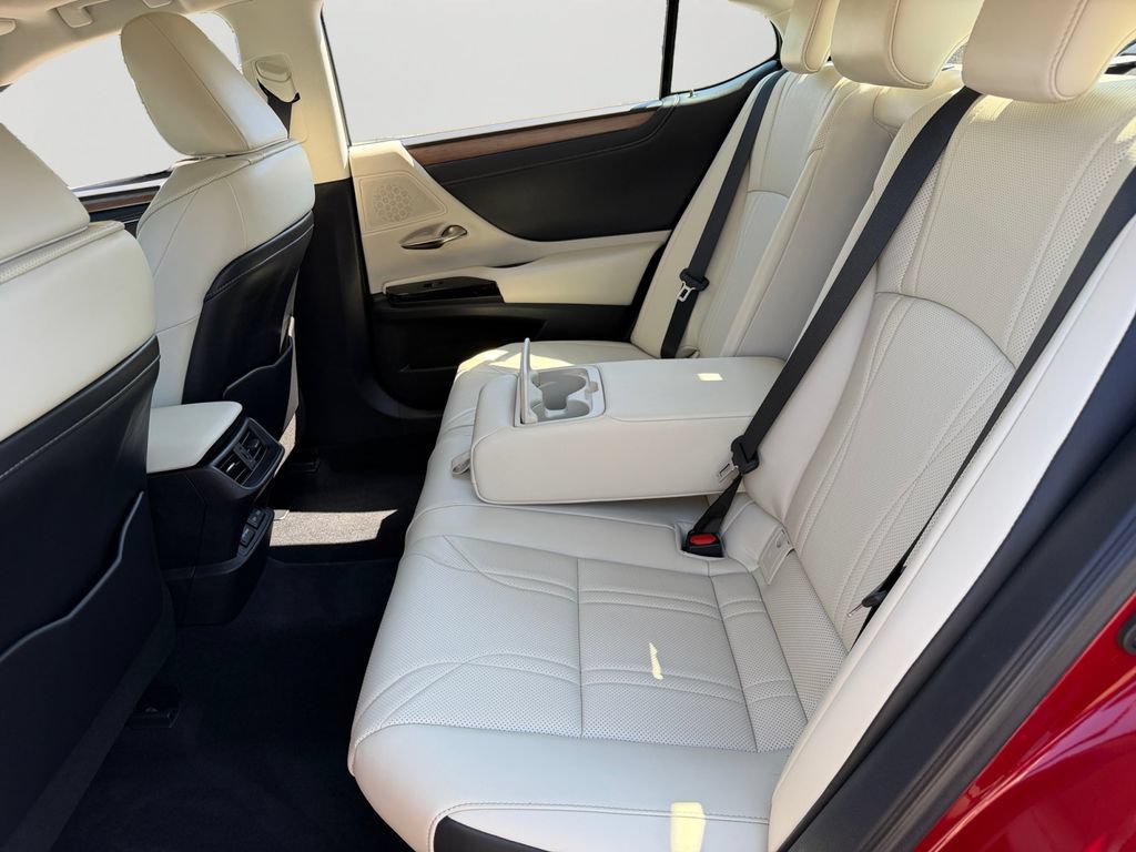 Used 2024 Lexus ES 300h w/ Technology Package FWD image 10