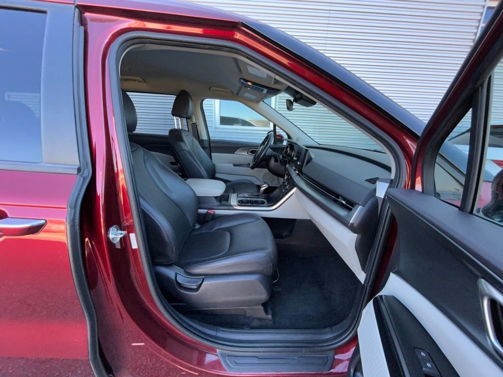 Used 2024 Kia Carnival LX image 48