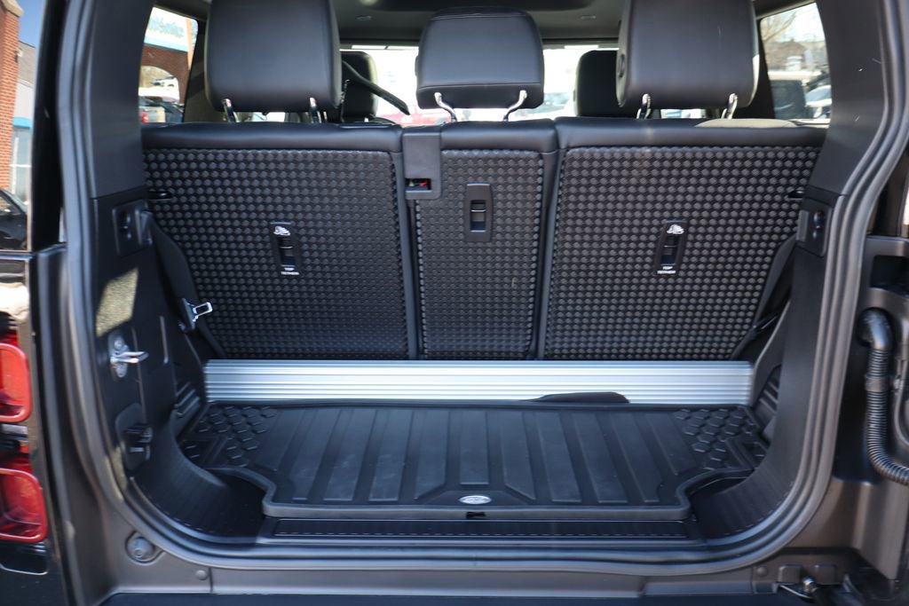 Used 2023 Land Rover Defender 90 X-Dynamic SE image 40