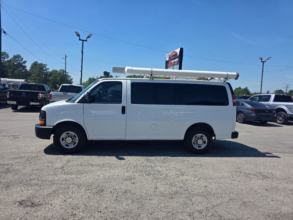 Used 2014 Chevrolet Express 2500 RWD image 2