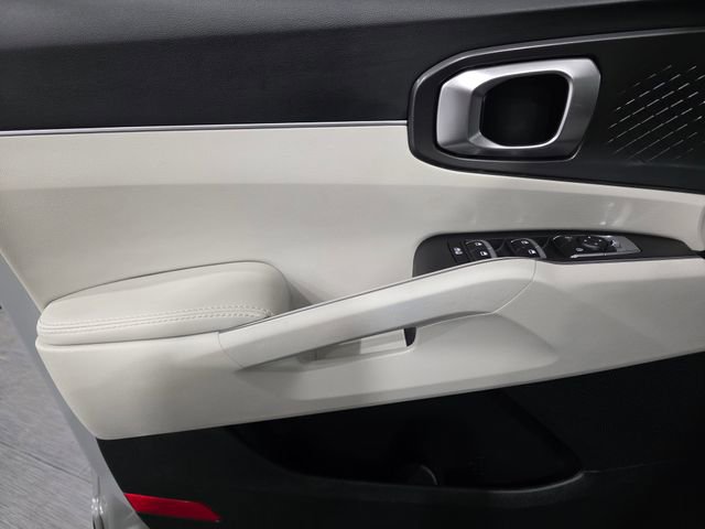 Used 2025 Kia Sorento S image 10