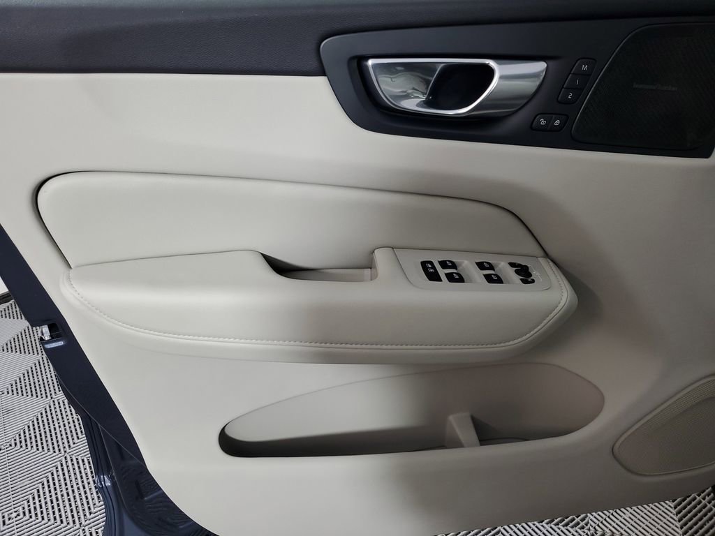 Certified 2026 Volvo XC60 B5 Ultra w/ Protection Package Premier AWD/4WD image 19