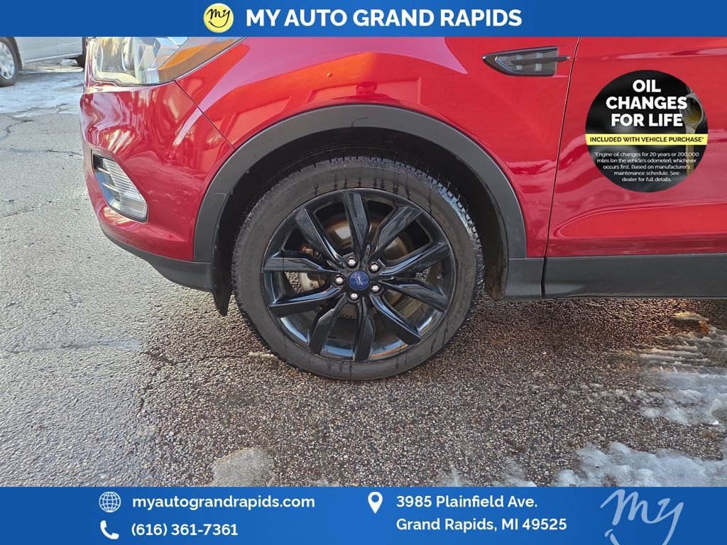 Used 2017 Ford Escape SE w/ SE Sport Appearance Package image 43