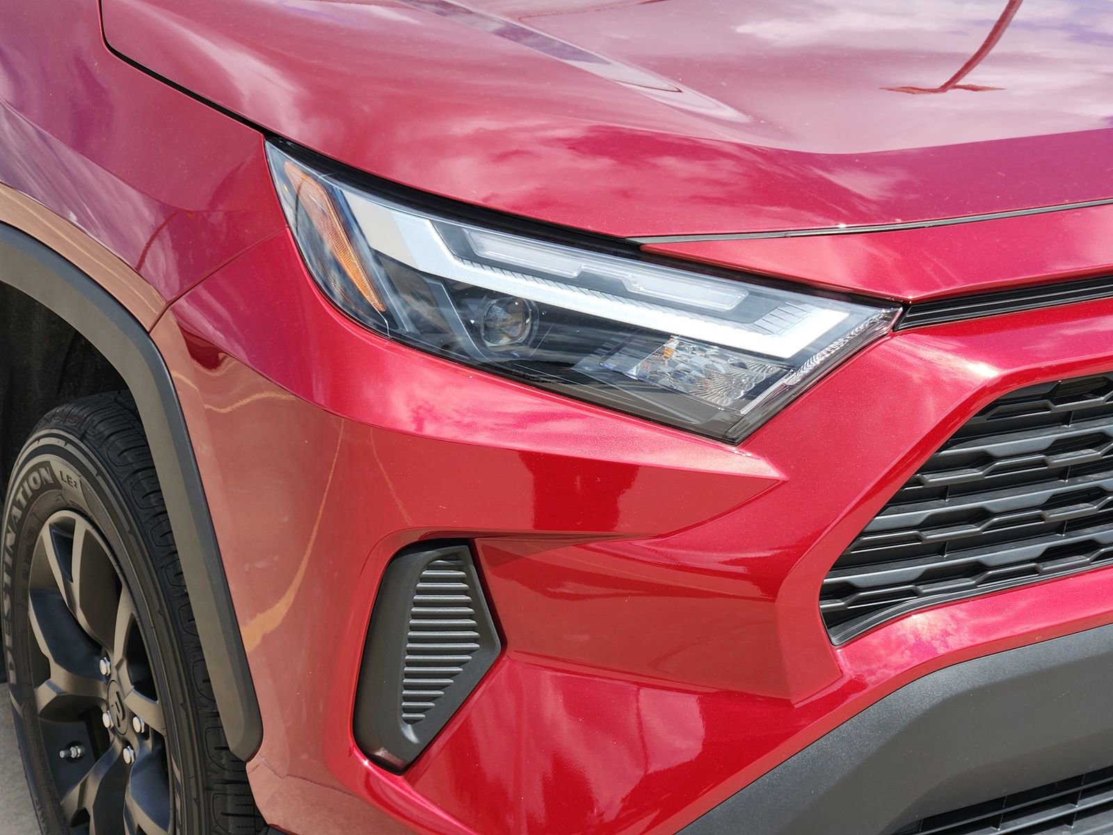 Used 2024 Toyota RAV4 LE FWD image 10