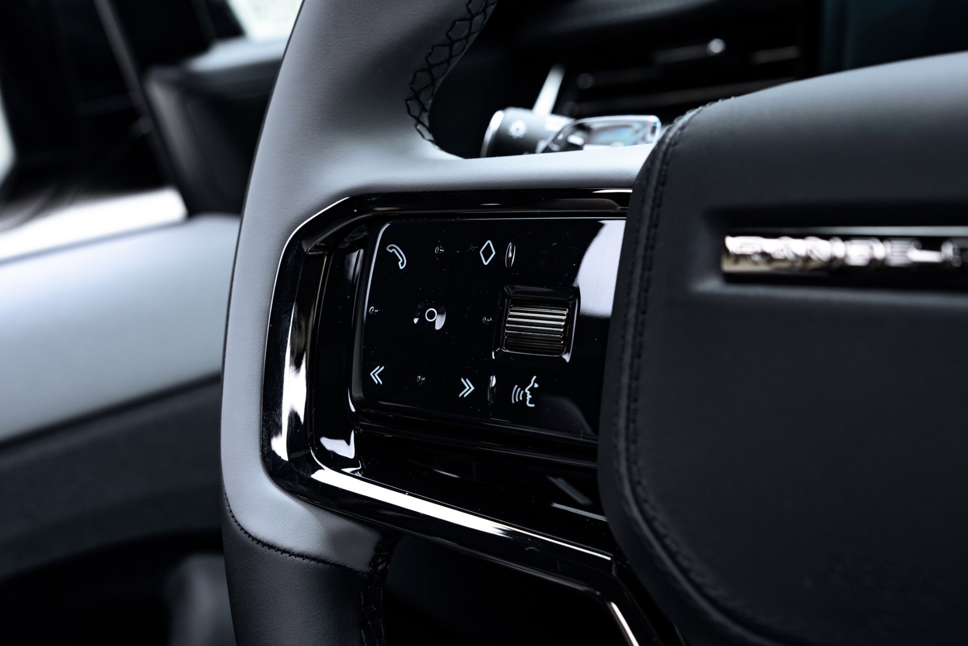 Used 2025 Land Rover Range Rover Sport SV Edition Two image 35