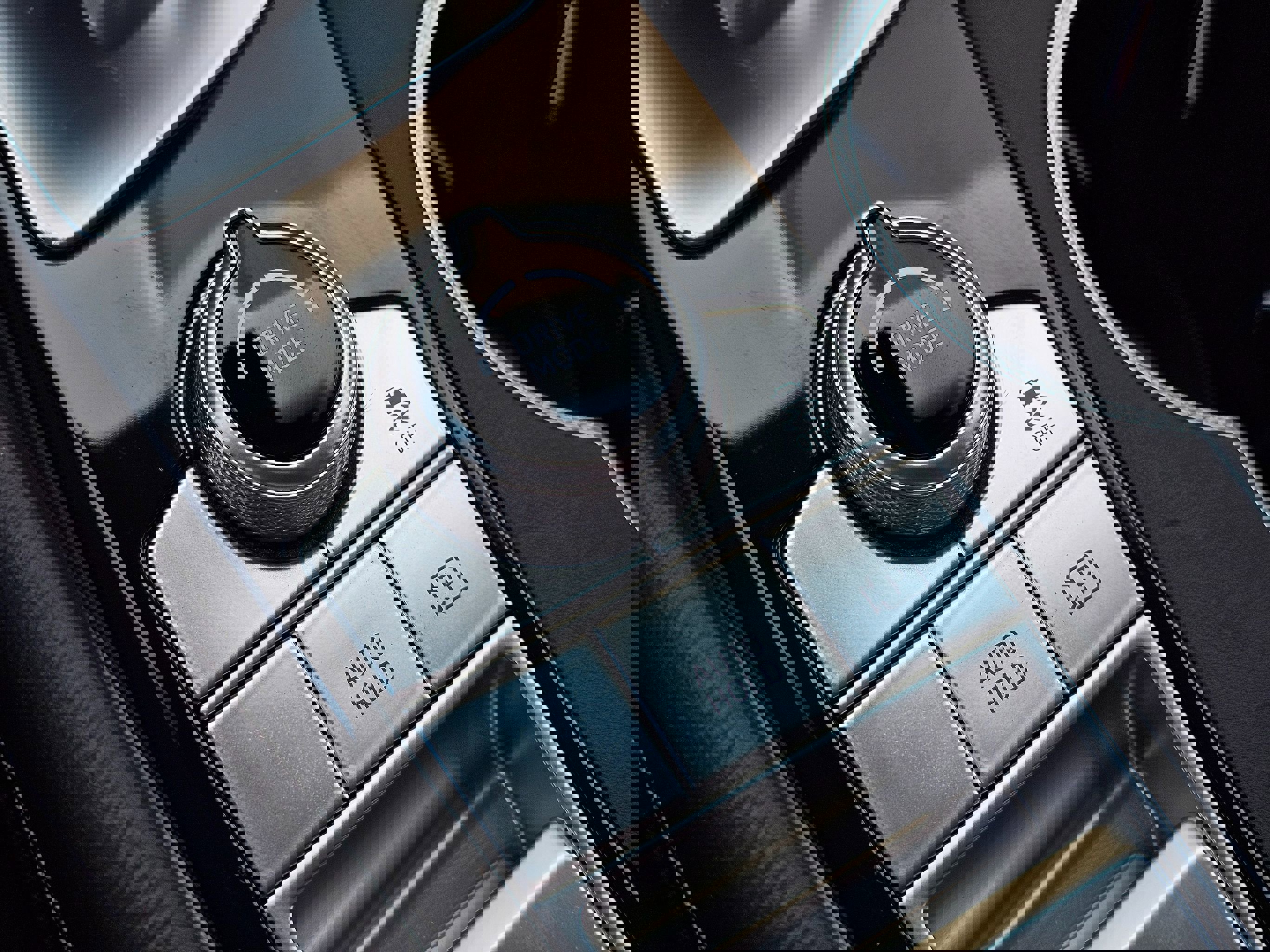 Used 2025 Genesis G70 2.5T image 38