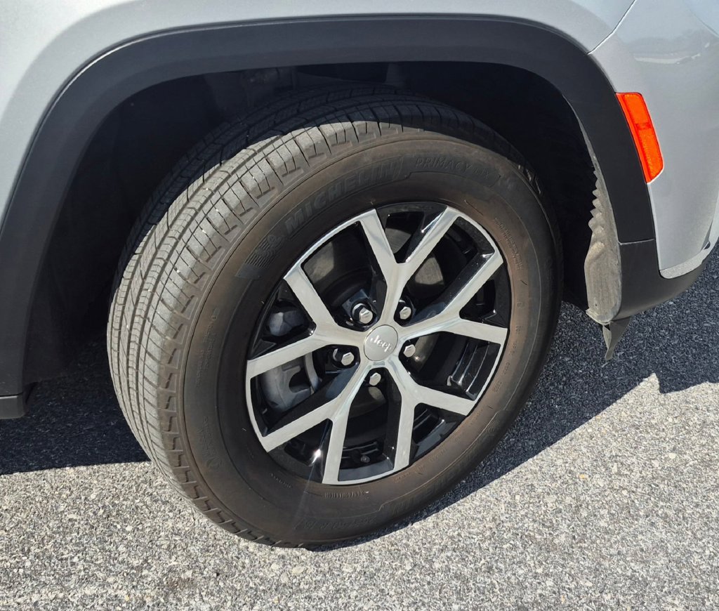 Used 2024 Jeep Grand Cherokee L Limited AWD/4WD image 3