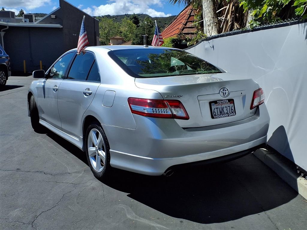 Used 2010 Toyota Camry SE FWD image 5