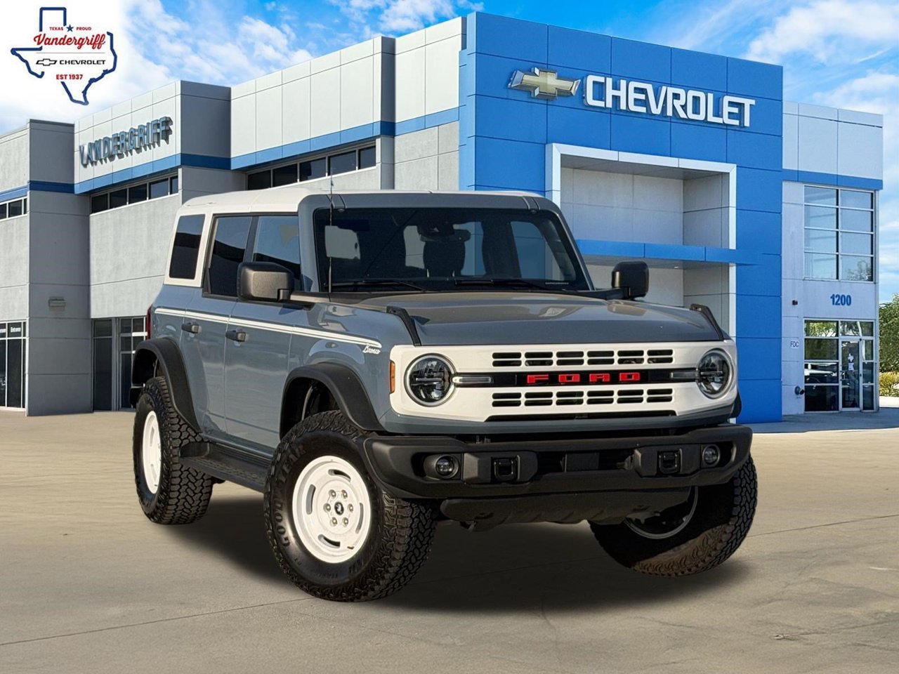 Used 2025 Ford Bronco Heritage Edition AWD/4WD image 1