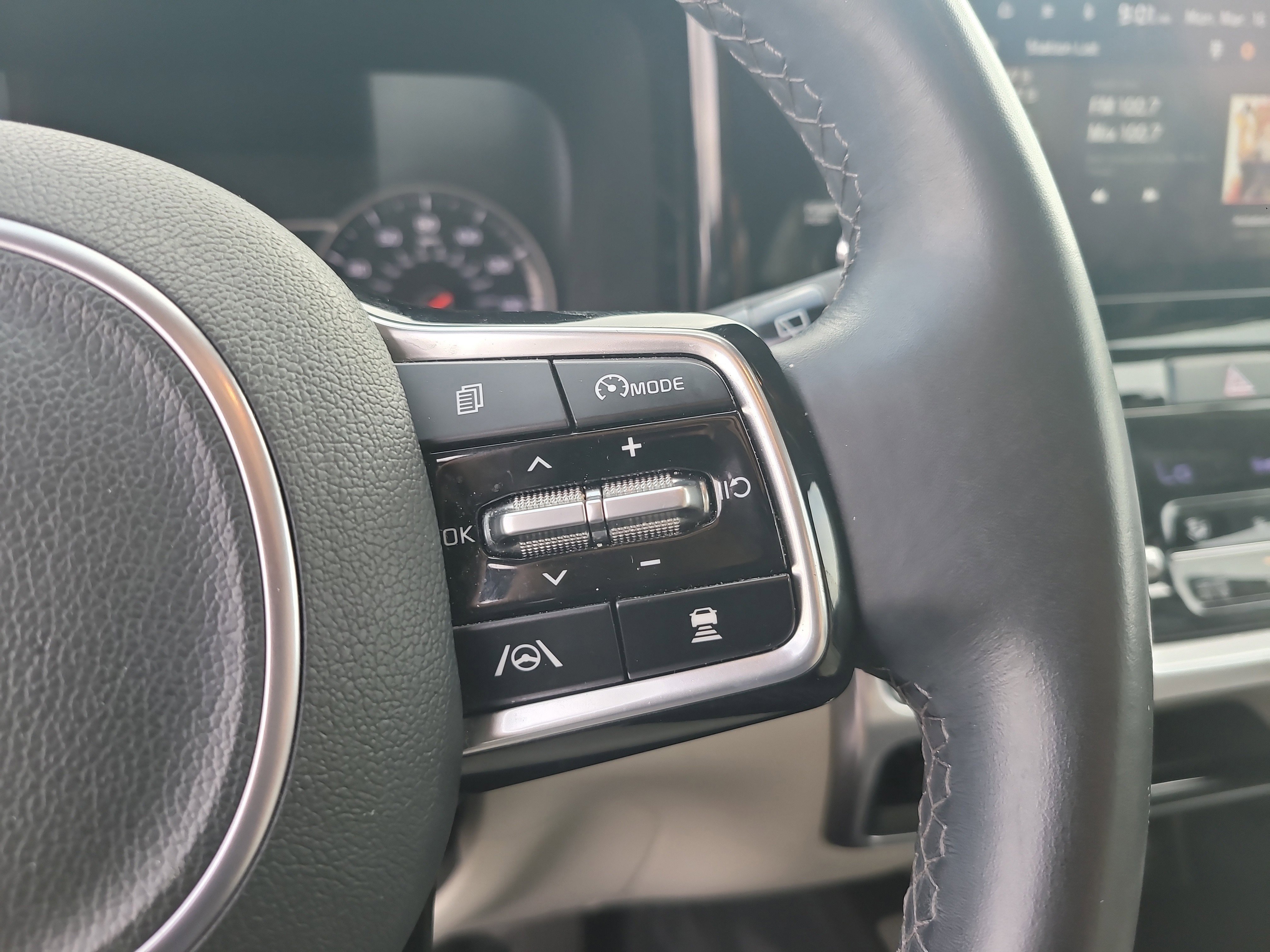 Used 2023 Kia Sorento EX image 29